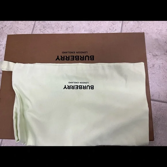 Burberry low top sneakers - Picture 6 of 11